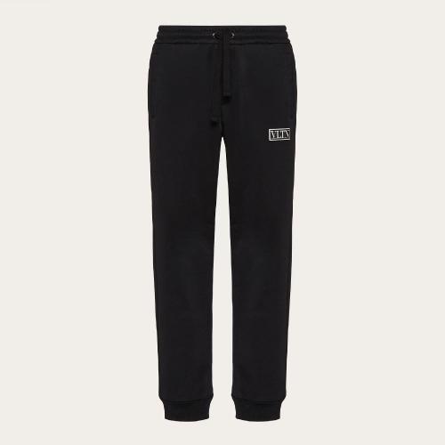  VALENTINO华伦天奴 22年秋冬 男士 休闲裤 PANTALON EN COTON TECHNIQUE VLTN TAG XV3MD03E7ML
