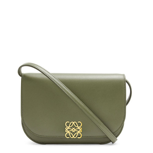 LOEWE/罗意威 20  Goya系列 女士鳄梨绿真丝小牛皮金属徽标磁扣三内袋单肩斜挎手拿包0010593457