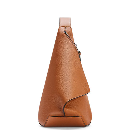 LOEWE/罗意威 22春夏新款 男士棕褐色Anton软粒面小牛皮斜挎单肩包0010640993