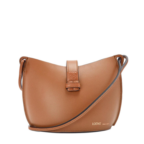 LOEWE/罗意威 22春夏新款Moulded Bucket系列 女士棕褐色小牛皮斜挎单肩水桶包0010650901
