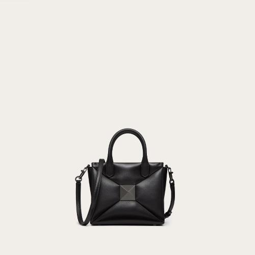  VALENTINO华伦天奴 22年秋冬 女士 手提包 PETIT SAC a MAIN ONE STUD EN NAPPA A_VEC CLOUS T