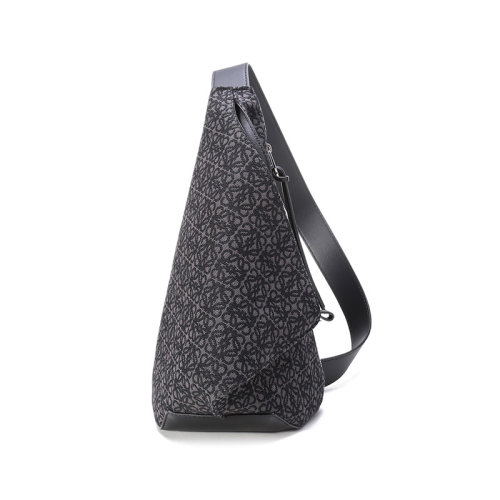 LOEWE/罗意威【22春夏新款】男士Anton系列织物配皮Sling胸包斜挎包 B511A09X09