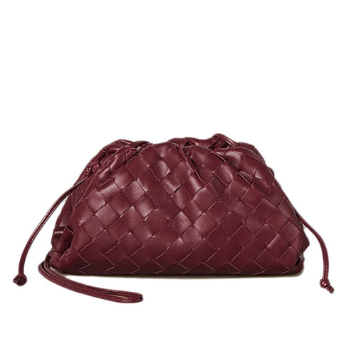 Bottega Veneta/葆蝶家 THE POUCH迷你系列 波尔多色编织Intrecciato羊皮云朵包手拿斜挎包585852VCPP16206