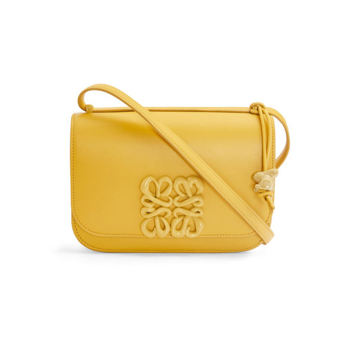 LOEWE/罗意威 23春夏新款 Goya系列 女士小号淡黄釉小牛皮同色五金配件瓷兔子吊饰磁扣开合调节肩带单肩斜挎包A794N09X02-8762