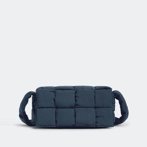  BV葆蝶家 22年秋冬 男士 单肩包 padded tech cassette 705579V2B013110