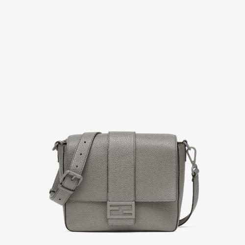  FENDI芬迪 22年秋冬 男士 单肩包 浅灰色皮革手袋 7VA537AG0LF0ZJ4