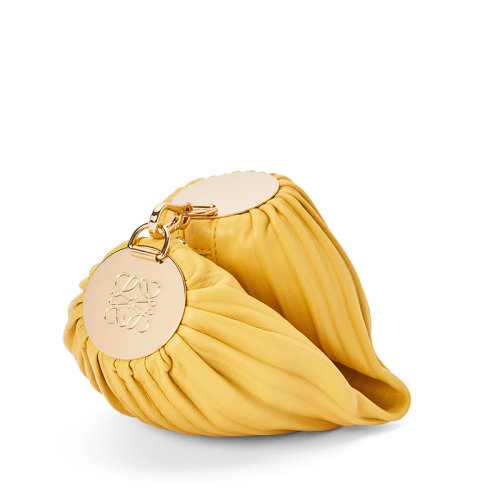 LOEWE/罗意威 20  女士小号黄色褶皱纳帕小羊皮拉链开合多功能单肩手拿手链包0010623536
