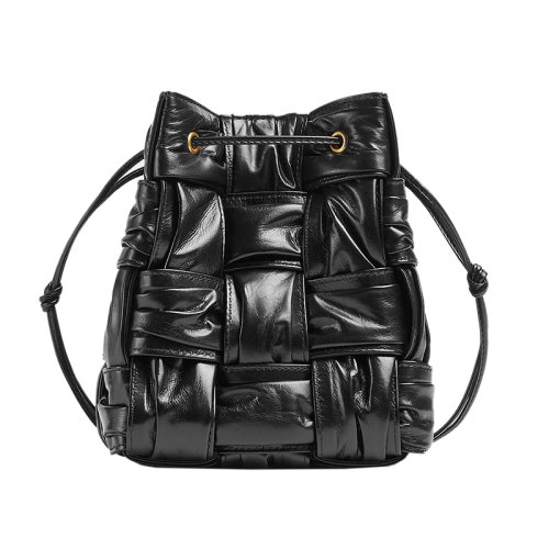 Bottega Veneta/葆蝶家 22新款 女士小号黑色亮面羔羊皮抽绳封口金色饰面单肩斜挎水桶包717187V2FY38425