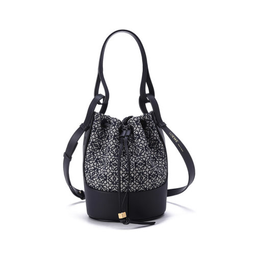 LOEWE/罗意威 【22春夏新款】 女士Balloon系列织物配皮小号手提单肩斜挎包抽绳包水桶包 A710C31X72