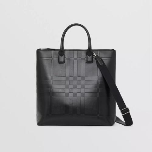  BURBERRY 22年秋冬 男士 格纹压花皮革托特包 80547261