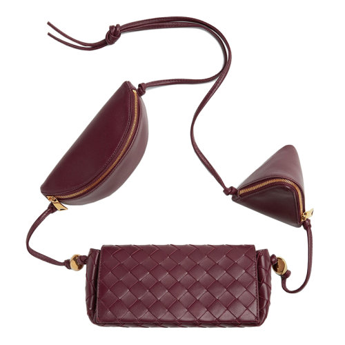 Bottega Veneta/葆蝶家 22新款 女士小号巴罗洛紫色羔羊皮金色饰面多口袋肩带单肩包717429VCP3C2247