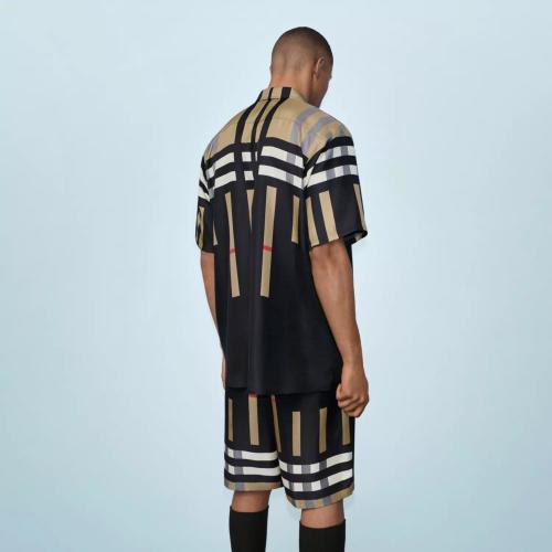  BURBERRY 22年秋冬 男士 切片格纹印花短袖丝质衬衫 80556801