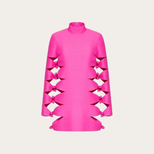  VALENTINO华伦天奴 22年秋冬 女士 连衣裙 ROBE COURTE EN CREPE COUTURE ORNéE DUN NOEUD 1B