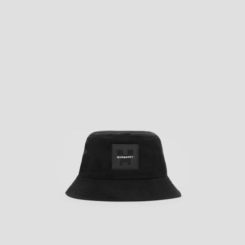  BURBERRY 22年秋冬 男士 徽标贴花棉质嘎巴甸渔夫帽 80643471