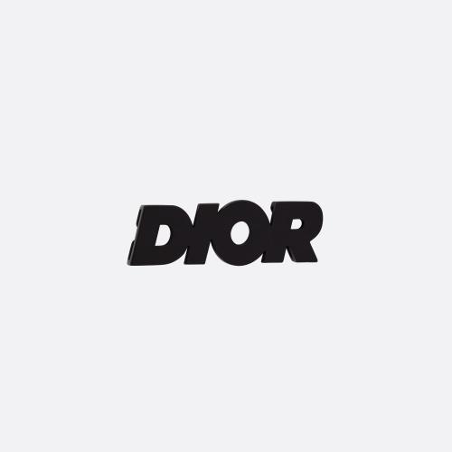  DIOR迪奥 22年秋冬 男士 挂饰 “DIOR”运动鞋吊饰 V0456HOMMT_D004 预定商品1-3周发货