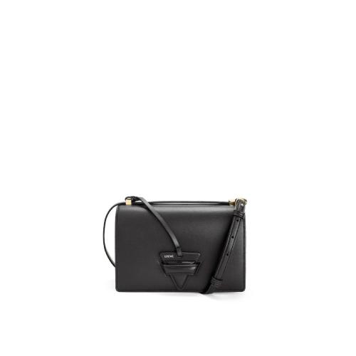  LOEWE罗意威 22年秋冬 女士 单肩包 Barcelona bag in silk calfskin A532M15X02-1100