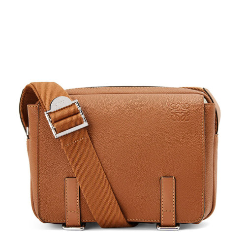 LOEWE/罗意威 XSMilitary系列 男士棕褐色软粒面小牛皮斜挎包0010640928