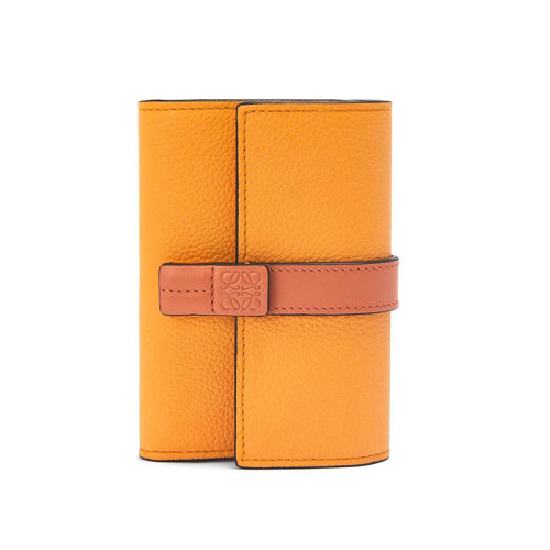 LOEWE/罗意威 22新款 女士小号橙色/珊瑚色粒面牛皮革徽标压纹搭扣三折钱包C660S86X01-9062