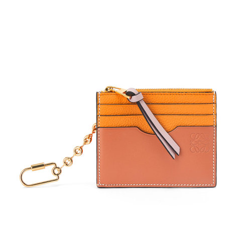 LOEWE/罗意威 22年新款 女士橘色/珊瑚色软粒面牛皮革链条方形钥匙卡片包C821B35X01-9062