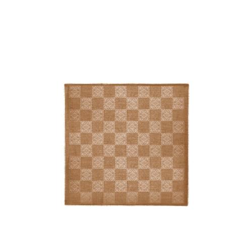  LOEWE罗意威  女士 围巾 140X140 cm DAMERO 围巾 F811255X01-3150 预定商品1-3周发货