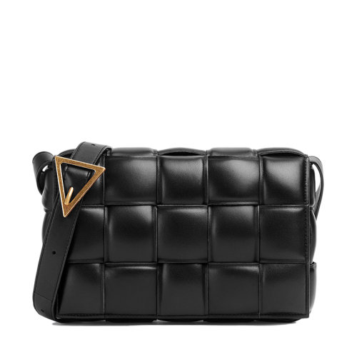 Bottega Veneta/葆蝶家 经典PADDED CASSETTE系列 女士黑色小羊皮双面编织金扣斜挎单肩包591970VCQR18425