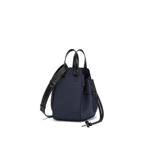  LOEWE罗意威 22年秋冬 女士 单肩包 小号柔软粒面牛皮革 Hammock 抽绳袋 314.12BZ95-5605 预定商品1-3周发货