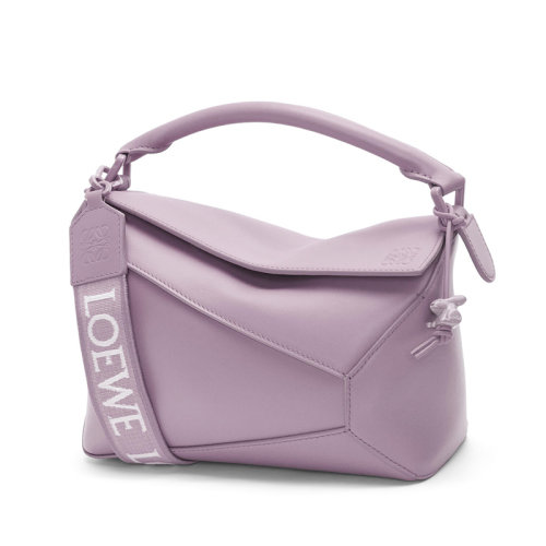 LOEWE/罗意威 22新款 Puzzle Edge系列 女士小号淡紫红色釉缎面小牛皮同色金属配饰兔子吊饰拆卸调节肩带手提单肩斜挎拼图包A510P60X24-4534
