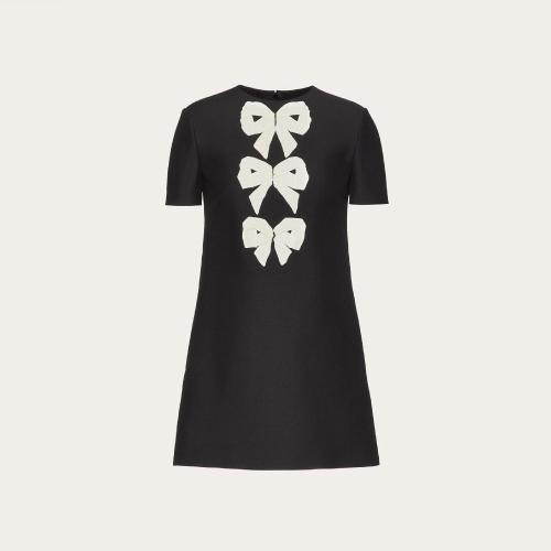  VALENTINO华伦天奴 22年秋冬 女士 连衣裙 ROBE BRODéE EN CREPE COUTURE XB3VAXJ11CF0NA