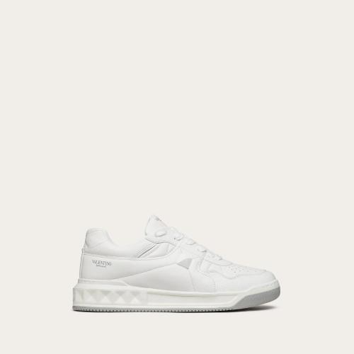 VALENTINO华伦天奴 22年秋冬 男士 休闲运动鞋 Sneaker basses ONE STUD en nappa 2Y2S0E71NWN