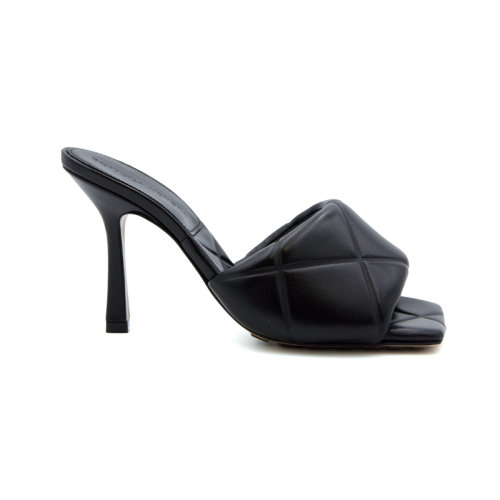 Bottega Veneta/葆蝶家 时尚百搭 女鞋 女士黑色小羊皮凉拖 639943VBP301000