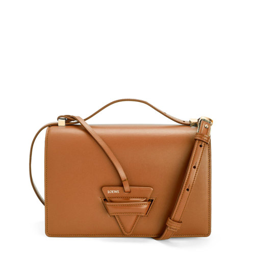LOEWE/罗意威 20  Barcelona系列 女士棕褐色小牛皮徽标三角搭扣单肩斜挎包0010594182