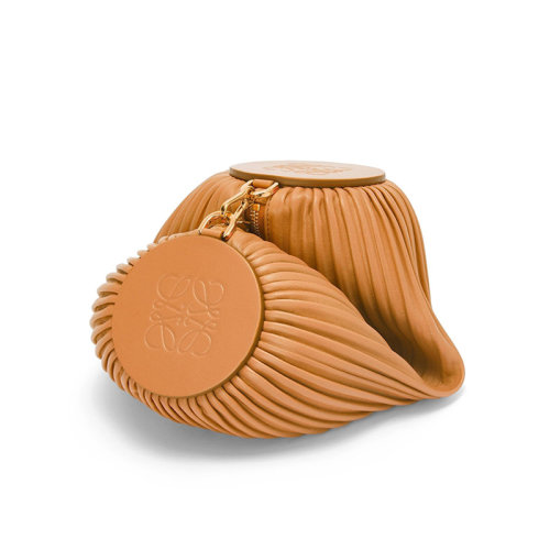 LOEWE/罗意威 22新款 女士暖沙色羊皮革褶皱效果拉链开合两端同色徽标压纹手拿包手腕包单肩手提包A912P84X08-2586