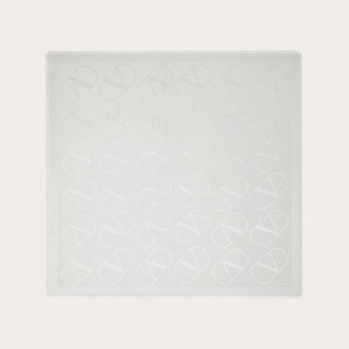  VALENTINO华伦天奴 22年春夏 女士 围巾 Chale VLogo Signature en lurex 140 x 140 cm VW2EB1 预定商品1-3周发货