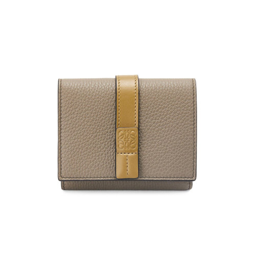 LOEWE/罗意威 22年新款 女士月桂绿配赭石色粒面牛皮革徽标压纹搭扣三折钱包C660TR2X01-1852
