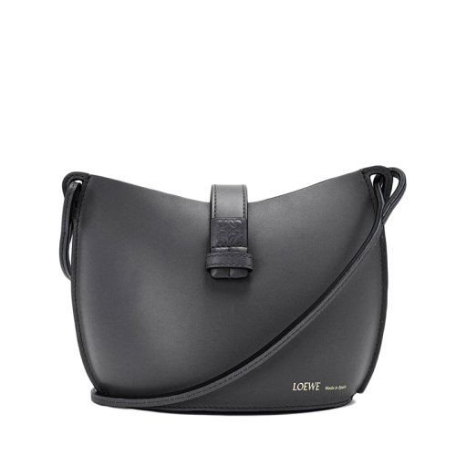 LOEWE/罗意威 22春夏新款Moulded Bucket系列 女士黑色小牛皮斜挎单肩水桶包0010650927
