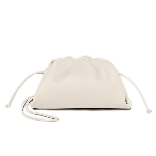 Bottega Veneta/葆蝶家  THE POUCH迷你系列 石膏白色滑面小牛皮云朵包手拿斜挎包585852VCP409646