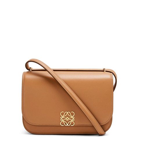 LOEWE/罗意威 2021秋冬新款 Goya系列 女士小号暖沙色真丝小牛皮金属徽标磁扣单肩斜挎包0010594372