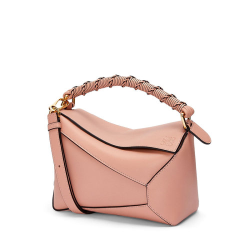 LOEWE/罗意威 22新款Puzzle Edge系列 女士小号沙粉色纳帕小牛皮编织手柄单肩斜挎手提拼图包A510P60X18-2767