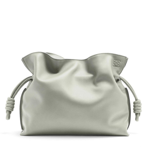 LOEWE/罗意威 22春夏新款Flamenco系列 女士灰白色纳帕牛皮革徽标压印配可拆卸肩带抽绳开合单肩斜挎手拿包0010697456