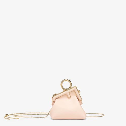  FENDI芬迪 22年秋冬 女士 挂饰 浅粉红色纳帕皮革吊饰 7AS051ABVEF14N1