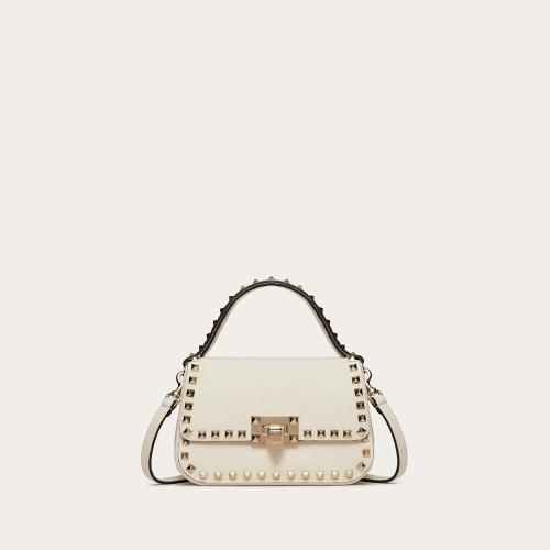  VALENTINO华伦天奴 22年秋冬 女士 手提包 Petit sac a main Rockstud en veau graine XW2B0I5 预定商品1-3周发货