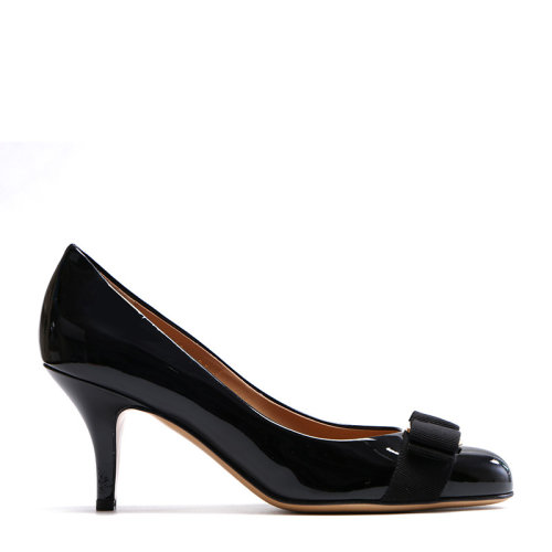 SalvatoreFerragamo/菲拉格慕 女士漆皮饰蝴蝶结尖头高跟鞋 0574563