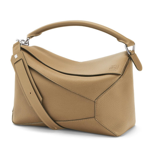 LOEWE/罗意威 22春夏新款PuzzleEdge系列 男士深太妃糖色粒面小牛皮手袋斜挎包0010640894