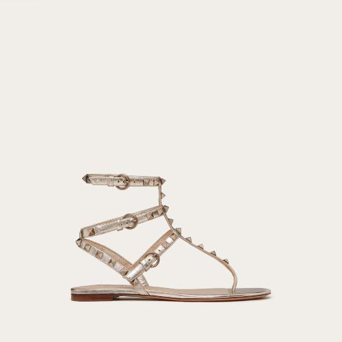  VALENTINO华伦天奴 22年秋冬 女士 平底凉鞋 Sandales basses lamees a entre-doigts Rockstud