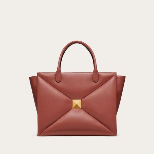  VALENTINO华伦天奴 22年秋冬 女士 手提包 GRAND SAC a MAIN ONE STUD EN NAPPA 1W2B0K57HHXPV