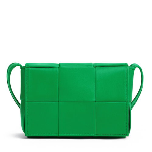Bottega Veneta/葆蝶家 22春夏新款CASSETTE系列 男女同款迷你鹦鹉绿小牛皮Intreccio编织单肩斜挎豆腐包667048VCQ723724
