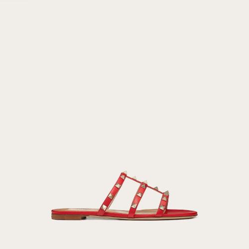  VALENTINO华伦天奴 22年春夏 女士 平底凉鞋 Claquettes Rockstud en veau VW2S0C*w*49VODJU5 预定商品1-3周发货