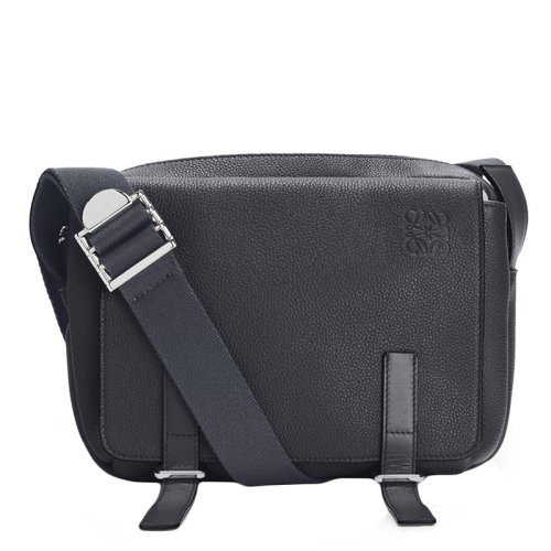 Loewe/罗意威 22春夏新款 男士超小号煤灰色粒面牛皮革Anagram压纹翻盖军用可单肩斜挎邮差包 0010528248