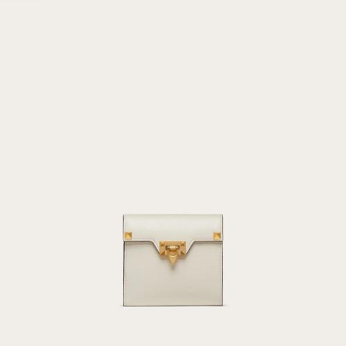  VALENTINO华伦天奴 22年秋冬 女士 钱包 PORTEFEUILLE ROCKSTUD ALCOVE COMPACT EN VEAU GRAIN 预定商品1-3周发货