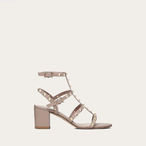 VALENTINO华伦天奴 22年春夏 女士 中跟凉鞋 ROCKSTUD 经典铆钉中跟凉鞋 ZW2S0491VBPP45